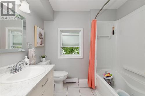 96 Oakland Avenue, Moncton, NB - Indoor Photo Showing Bathroom