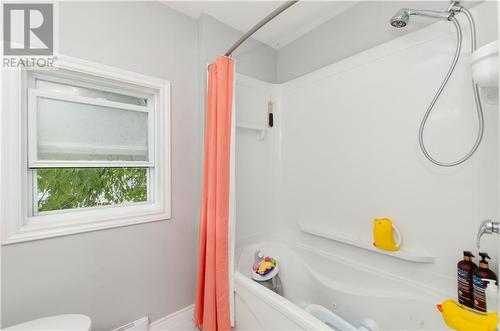 96 Oakland Avenue, Moncton, NB - Indoor Photo Showing Bathroom