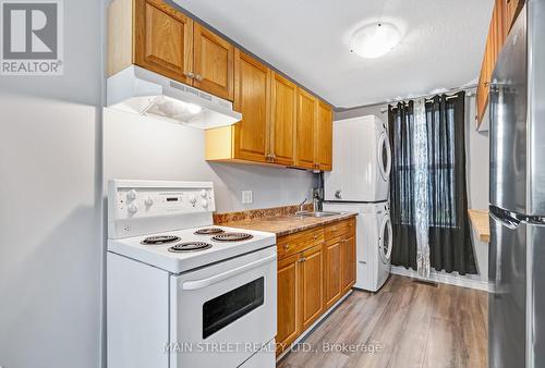 49 Victoria Street, Orillia, ON - Indoor Photo Showing Kitchen