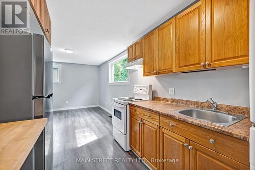 49 Victoria Street, Orillia, ON - Indoor Photo Showing Kitchen