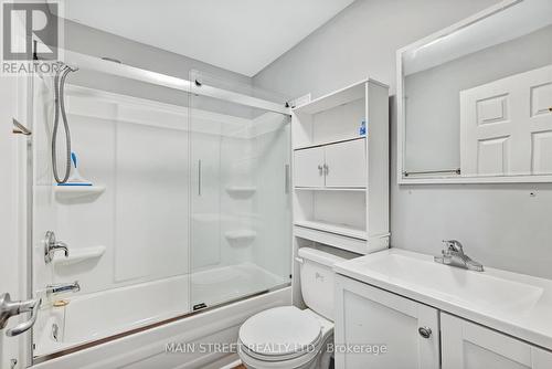 49 Victoria Street, Orillia, ON - Indoor Photo Showing Bathroom