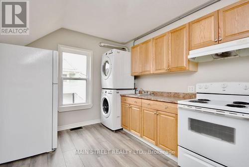 49 Victoria Street, Orillia, ON - Indoor Photo Showing Kitchen