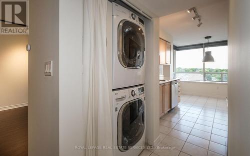 812 - 88 Grandview Way, Toronto (Willowdale East), ON - Indoor Photo Showing Laundry Room