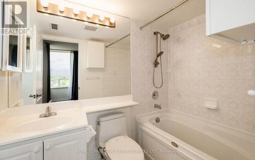 812 - 88 Grandview Way, Toronto (Willowdale East), ON - Indoor Photo Showing Bathroom