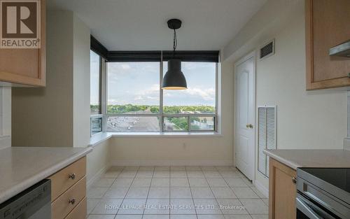 812 - 88 Grandview Way, Toronto (Willowdale East), ON - Indoor Photo Showing Kitchen