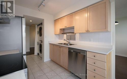 812 - 88 Grandview Way, Toronto (Willowdale East), ON - Indoor Photo Showing Kitchen With Double Sink