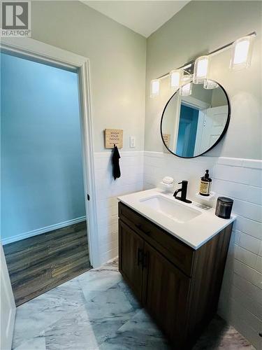 196 Whitney Avenue, Moncton, NB - Indoor Photo Showing Bathroom