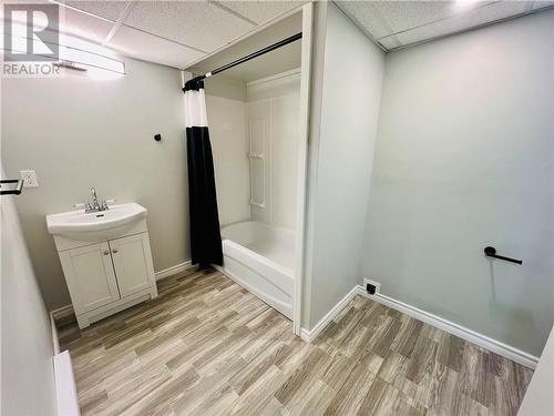 196 Whitney Avenue, Moncton, NB - Indoor Photo Showing Bathroom