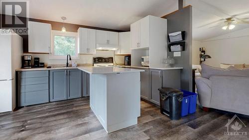 4 Fetherston Lane, Kemptville, ON - Indoor Photo Showing Kitchen