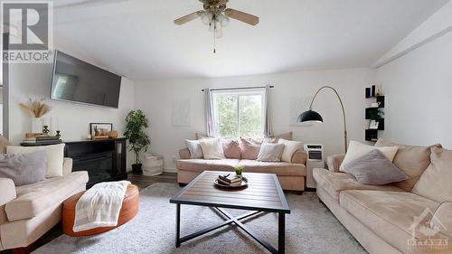 4 Fetherston Lane, Kemptville, ON - Indoor Photo Showing Living Room