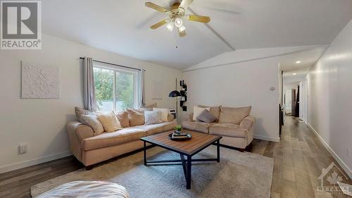 4 Fetherston Lane, Kemptville, ON - Indoor Photo Showing Living Room