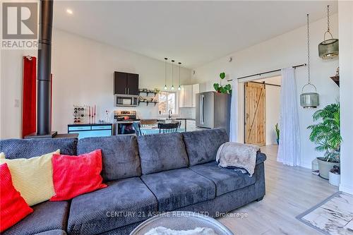 355 Greenway Drive, Whitewater Region, ON - Indoor Photo Showing Living Room