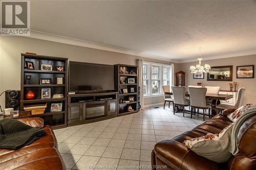 46 Selkirk Street, Chatham, ON - Indoor Photo Showing Living Room