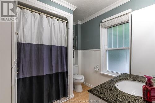 46 Selkirk Street, Chatham, ON - Indoor Photo Showing Bathroom