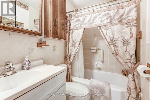 1404 Orchard Avenue, Fort Erie, ON - Indoor Photo Showing Bathroom