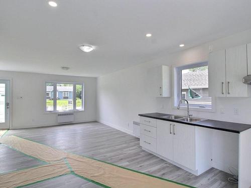 Overall view - 28 Rue Sévigny, Val-D'Or, QC - Indoor Photo Showing Kitchen With Double Sink