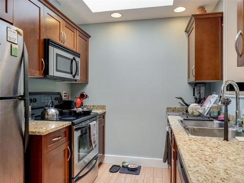 307-630 Speed Ave, Victoria, BC - Indoor Photo Showing Kitchen With Double Sink