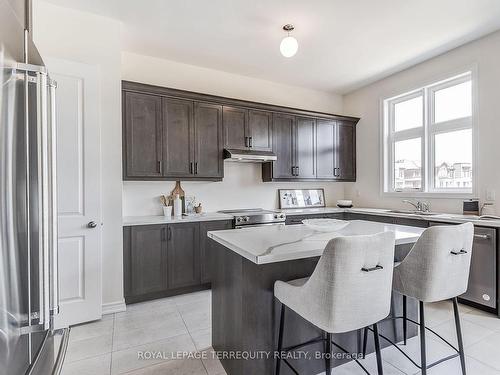 302 Wesmina Ave W, Whitchurch-Stouffville, ON - Indoor Photo Showing Kitchen With Upgraded Kitchen