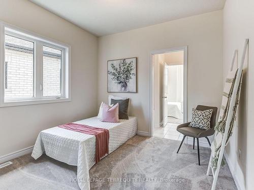 302 Wesmina Ave W, Whitchurch-Stouffville, ON - Indoor Photo Showing Bedroom