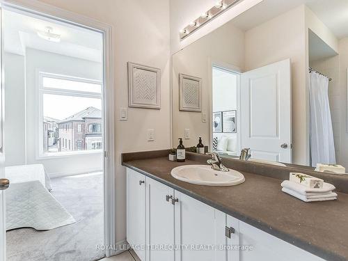 302 Wesmina Ave W, Whitchurch-Stouffville, ON - Indoor Photo Showing Bathroom