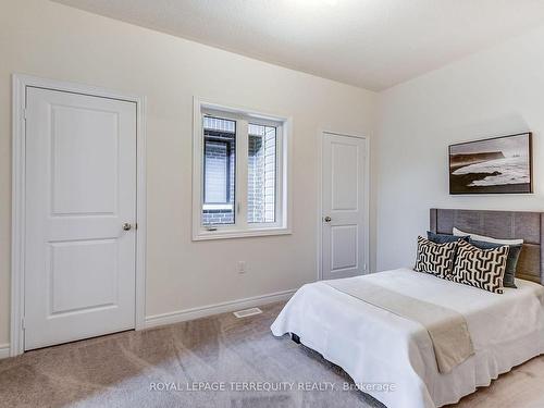 302 Wesmina Ave W, Whitchurch-Stouffville, ON - Indoor Photo Showing Bedroom