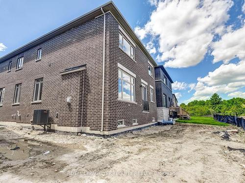 302 Wesmina Ave W, Whitchurch-Stouffville, ON - Outdoor