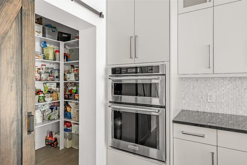 1305 Ponds Avenue, Kelowna, BC - Indoor Photo Showing Kitchen