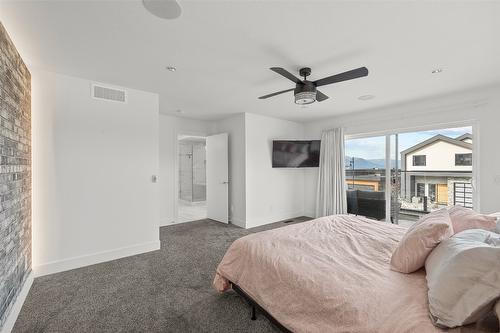 1305 Ponds Avenue, Kelowna, BC - Indoor Photo Showing Bedroom