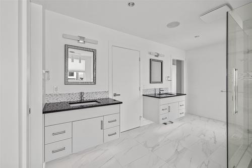 1305 Ponds Avenue, Kelowna, BC - Indoor Photo Showing Bathroom