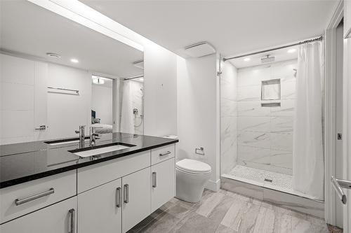 1305 Ponds Avenue, Kelowna, BC - Indoor Photo Showing Bathroom