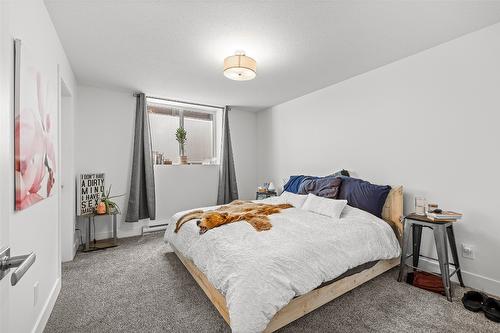 1305 Ponds Avenue, Kelowna, BC - Indoor Photo Showing Bedroom