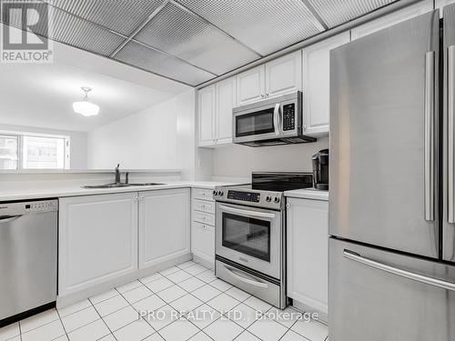 Ph09 - 28 Hollywood Avenue, Toronto (Willowdale East), ON - Indoor Photo Showing Kitchen