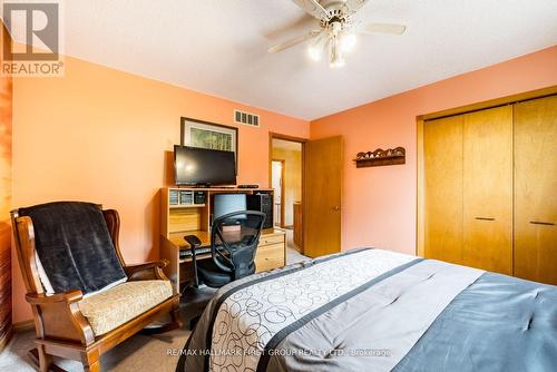 33 Renwick Road, Clarington (Courtice), ON - Indoor Photo Showing Bedroom