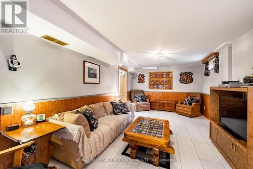 33 Renwick Road, Clarington (Courtice), ON - Indoor Photo Showing Living Room