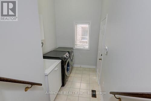 881 Memorial Circle, Newmarket, ON - Indoor Photo Showing Laundry Room