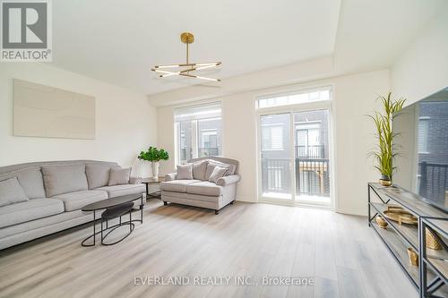 33 Origin Way, Vaughan (Patterson), ON - Indoor Photo Showing Living Room