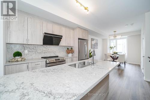 33 Origin Way, Vaughan (Patterson), ON - Indoor Photo Showing Kitchen With Double Sink With Upgraded Kitchen