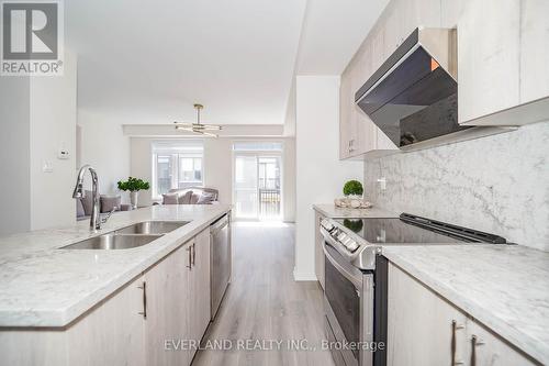 33 Origin Way, Vaughan (Patterson), ON - Indoor Photo Showing Kitchen With Double Sink With Upgraded Kitchen