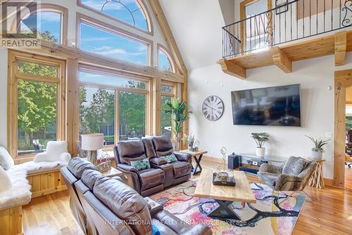 6 Pinehurst Lane, Springwater, ON - Indoor Photo Showing Living Room