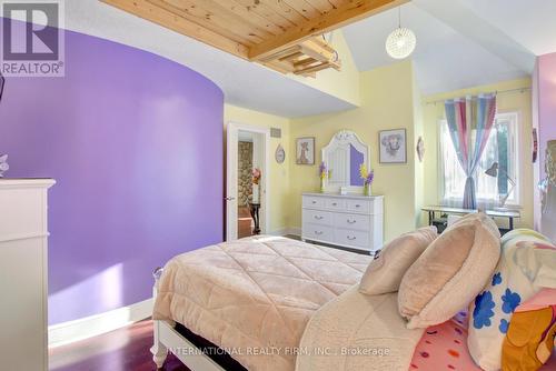 6 Pinehurst Lane, Springwater, ON - Indoor Photo Showing Bedroom