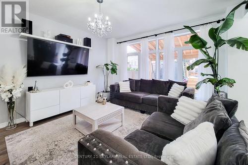 123 Vinton Road, Hamilton (Ancaster), ON - Indoor Photo Showing Living Room