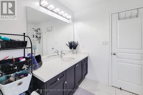 123 Vinton Road, Hamilton (Ancaster), ON - Indoor Photo Showing Bathroom