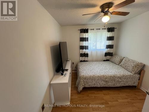 9504 Ashland Drive, Windsor, ON - Indoor Photo Showing Bedroom