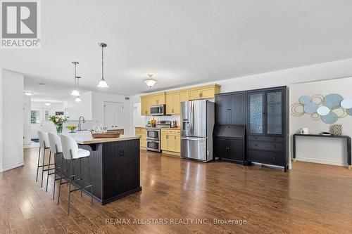 557 South Mary Lake Road, Huntsville, ON - Indoor Photo Showing Kitchen With Upgraded Kitchen