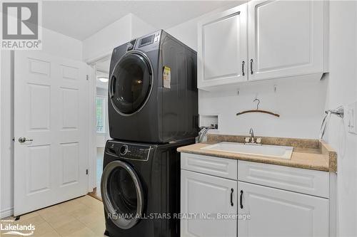 557 South Mary Lake Road, Huntsville, ON - Indoor Photo Showing Laundry Room