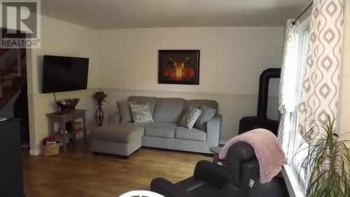 33 Mississauga Ave, Elliot Lake, ON - Indoor Photo Showing Living Room