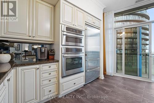 Ph3 - 50 Absolute Avenue, Mississauga (City Centre), ON - Indoor Photo Showing Kitchen