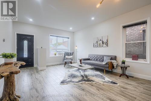 30 Northland Avenue, Toronto (Rockcliffe-Smythe), ON - Indoor Photo Showing Living Room