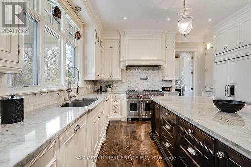 738 Balboa Drive, Mississauga, ON - Indoor Photo Showing Kitchen With Double Sink With Upgraded Kitchen