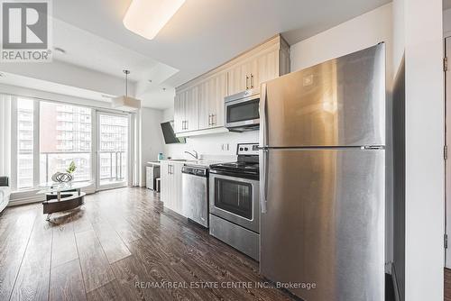 1101 - 158 King Street N, Waterloo, ON - Indoor Photo Showing Kitchen